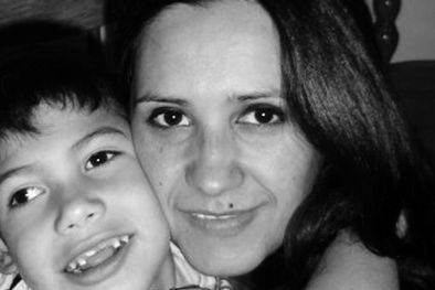 MDZol | Laura Tribiño, junto a su hijo Franco.