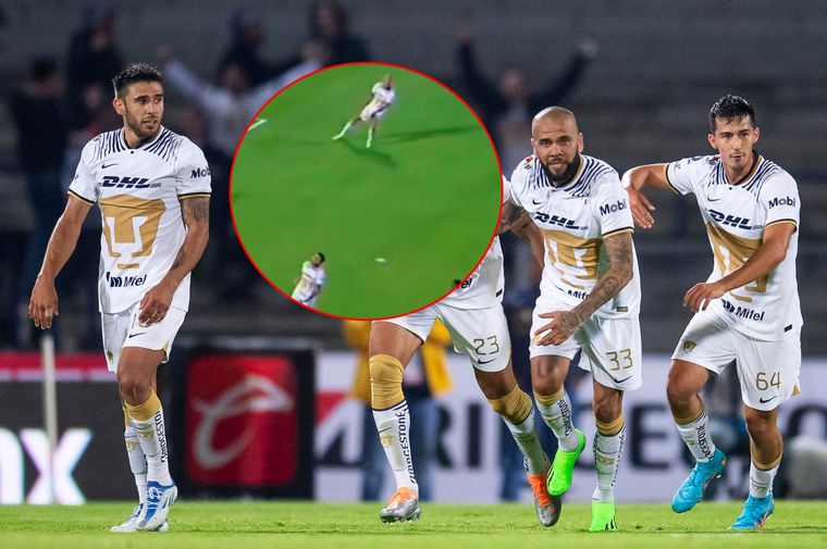 Salvio y Dani Alves vivieron una situación incómoda en el partido de Pumas ante América.