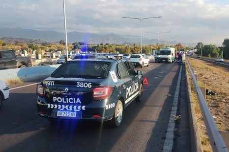 Una moto chocó a un auto en el Corredor del Oeste y hubo caos de tránsito Foto: Juan Tuzzi