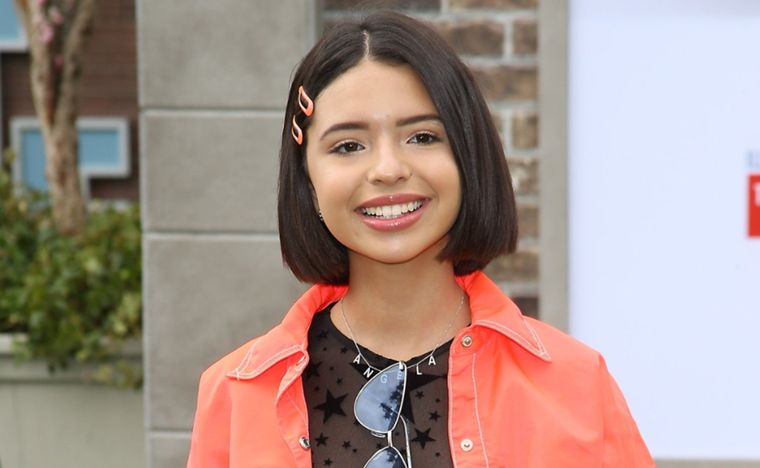 Ángela Aguilar sorprende con un modelo de minifalda colorido, singular y súper chic. Foto: Noticias NRT México - https://noticiasnrt.com/wp-content/uploads/2021/05/ANGELA-2.jpg