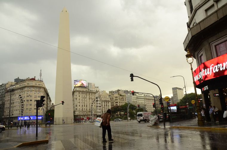 El cielo se oscureció de golpe. El cielo se oscureció de golpe.