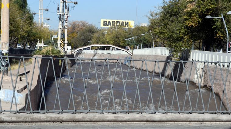 Canal Cacique Guaymallén Foto: ALF PONCE MERCADO / MDZ