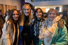 La exdirigentes del IES junto a Anabel Fernández Sagasti. Foto: Facebook