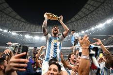 Lionel Messi con la Copa del Mundo en Qatar 2022: Leo no confirmó su presencia en el Mundial 2026 y dejó en claro qué evaluará antes de decidir.&nbsp;