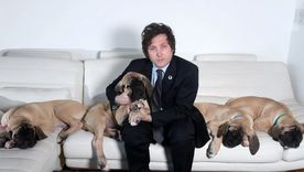 Javier Milei y sus perros. Foto: Gentileza Marcelo Dubini / Revista Caras