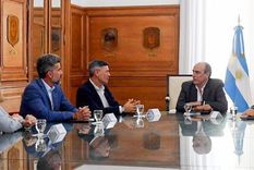 El lunes se llevó a cabo una reunión de intendentes de ciudades capitales con el ministro del Interior, Guillermo Francos. Suárez, intendente de la Ciudad de Mendoza estuvo presente en Rosario. Foto: X @UlpianoSuarez