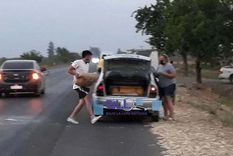 volco un camion con bolsas de harina y lo saquearon en tucuman