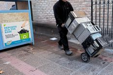 Más de 2.000 kilos de residuos electrónicos recolectados en Maipú fueron entregados a una empresa especializada para su tratamiento y reciclado.