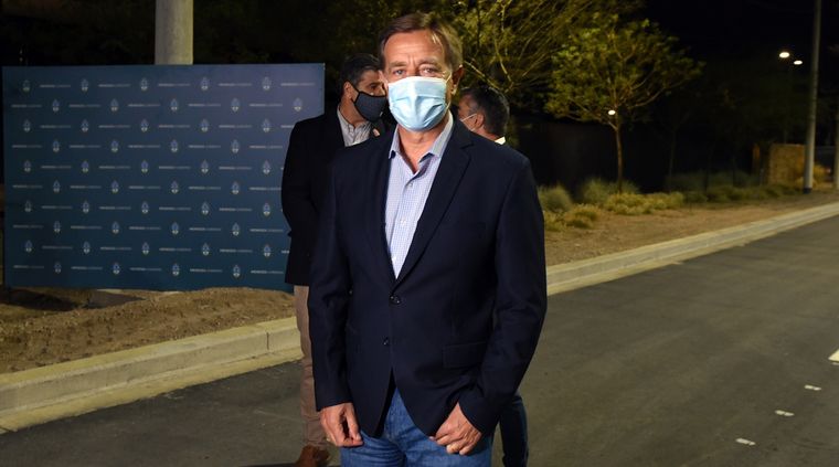 Suarez, esta noche, en el acto de inauguración de un tramo de la ruta 82. Foto: ALF PONCE MERCADO / MDZ