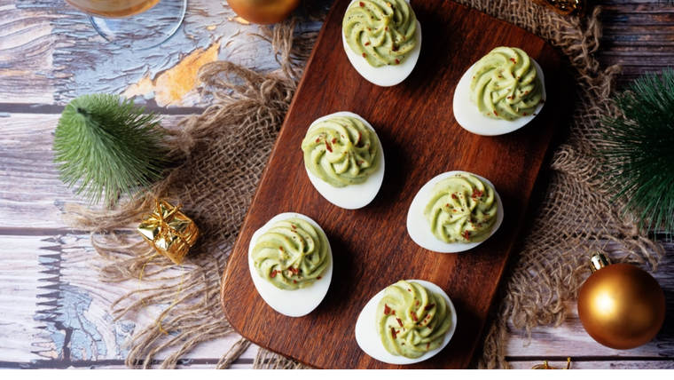 La receta de huevos rellenos nació en la antigua Roma, pero la versión con palta es una adaptación moderna súper nutritiva. La receta de huevos rellenos nació en la antigua Roma, pero la versión con palta es una adaptación moderna súper nutritiva.