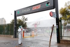 tras la confirmacion de un caso positivo, capital controlo y desinfecto un local de coto