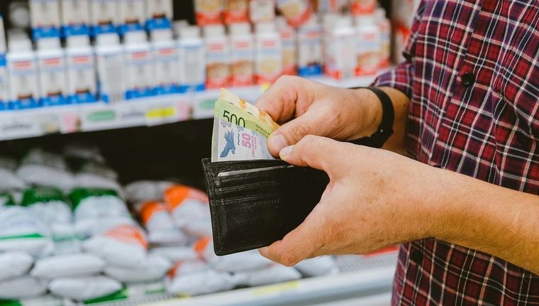 La inflación casi triplica la devaluación y crece el atraso cambiario. Foto: Noticias Argentinas