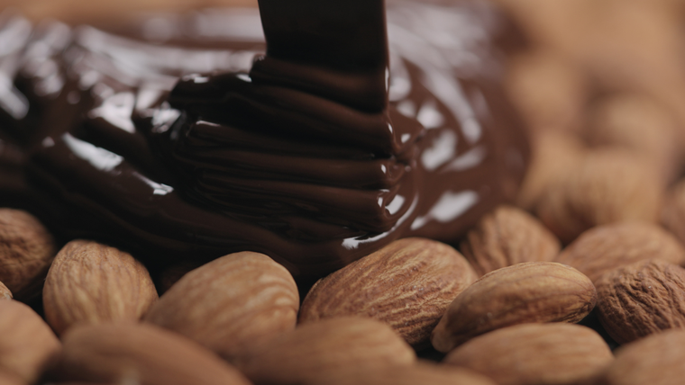 Chocolate con almendras casero: receta rápida y crocante