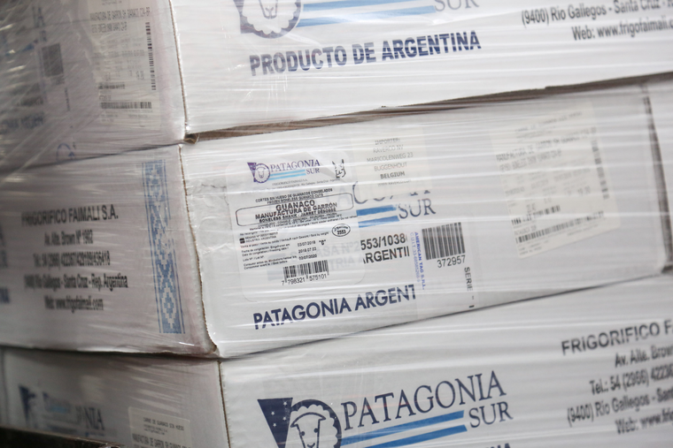 La oferta de carne incluye picada, bifes, paleta, hamburguesas y diferentes productos preparados.