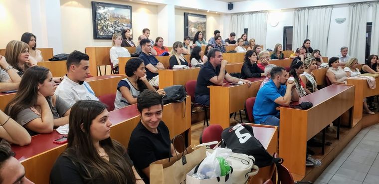 Los CEPAS permiten terminar la secundaria y aprender un oficio al mismo tiempo.