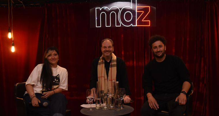 Los speakers y el conductor del evento, antes de salir al escena.. Los speakers y el conductor del evento, antes de salir al escena..