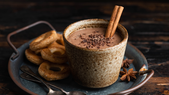 La receta original del champurrado era mucho más espesa y se bebía como alimento energético, especialmente por trabajadores y viajeros. La receta original del champurrado era mucho más espesa y se bebía como alimento energético, especialmente por trabajadores y viajeros.