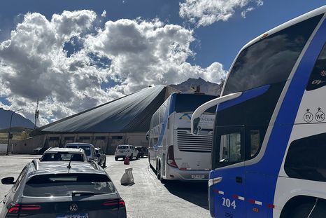 El paso a Chile sigue operativo, tras un fin de semana con más de 3.000 egresos en una sola jornada. El paso a Chile sigue operativo, tras un fin de semana con más de 3.000 egresos en una sola jornada.