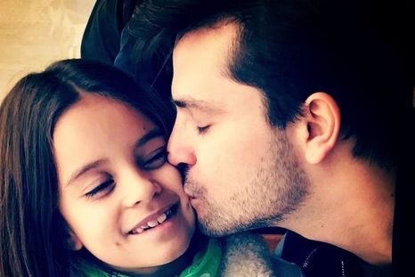 Felipe Colombo y su hija Aurora Foto: captura de instagram