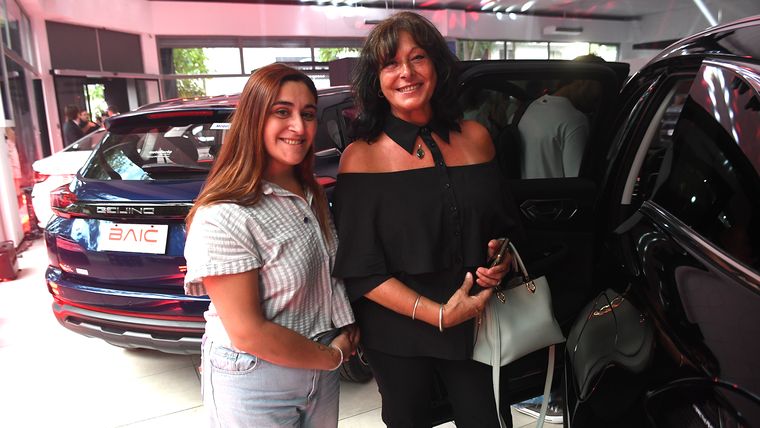 Agostina Muza y Elizabeth Carbajal. Agostina Muza y Elizabeth Carbajal.