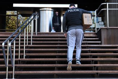 MDZol | Ayer hubo numerosos allanamientos y hasta se requisó el despacho del juez federal Foto: ALF PONCE MERCADO / MDZ