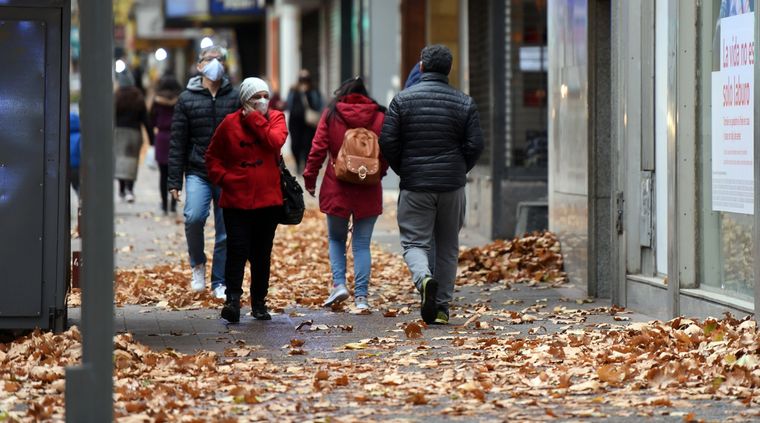 Para lo que resta del otoño y en el camino hacia el invierno se esperan menos lluvias y temperaturas mayores a las normales para la temporada