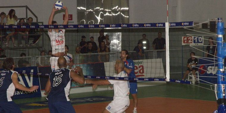 Mendoza Voley juega esta noche en la Capital Nacional del Petróleo. Foto: Mendoza Voley