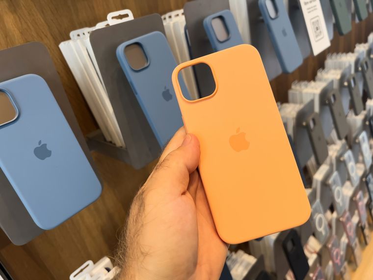 Usar una funda en el iPhone Air elimina la sensación ultraligera que lo hace único. Usar una funda en el iPhone Air elimina la sensación ultraligera que lo hace único.