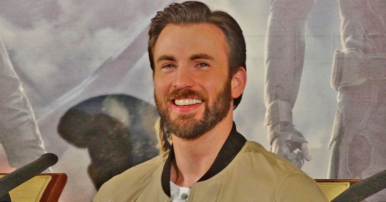 Foto: https://www.koimoi.com/hollywood-news/chris-evans-the-sexiest-man-alive-of-2022-is-ready-to-marry-soon-settle-down-ive-settled-into-a-nicer-phase/