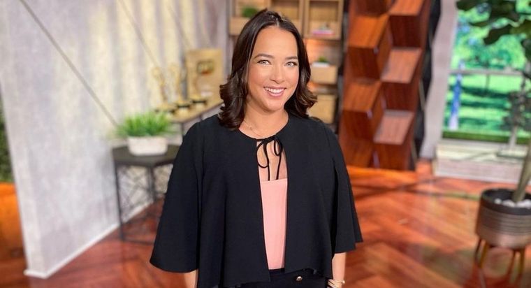 ¡Quieres lucir delgadísima durante esta temporada! con este look lo lograrás y Adamari López lo demostró