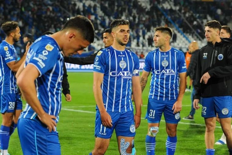 El Tomba va por una necesaria victoria.