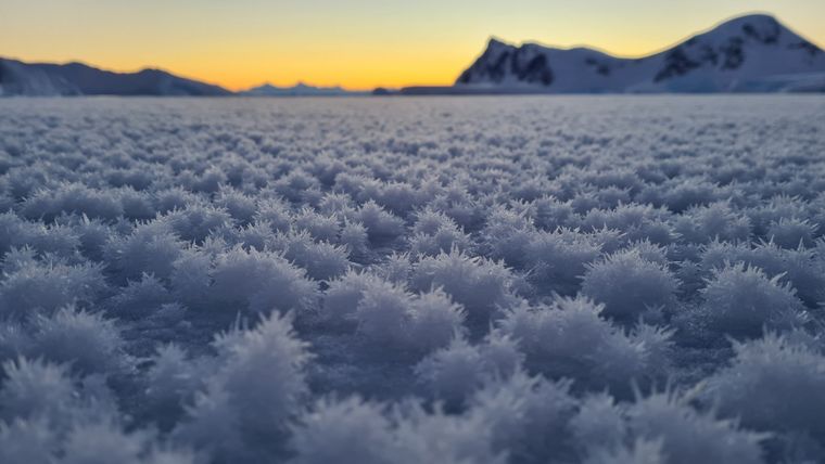 Esta foto de la Base San Martín en la Antártida Argentina es una de las 14 imágenes más bellas del Calendario 2022 de la OMM Foto: Gustavo Barreiro (Argentina)