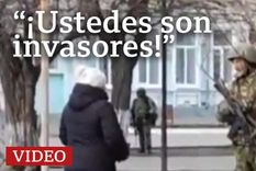 rusa invade ucrania: la confrontacion de una mujer ucraniana ante un soldado ruso