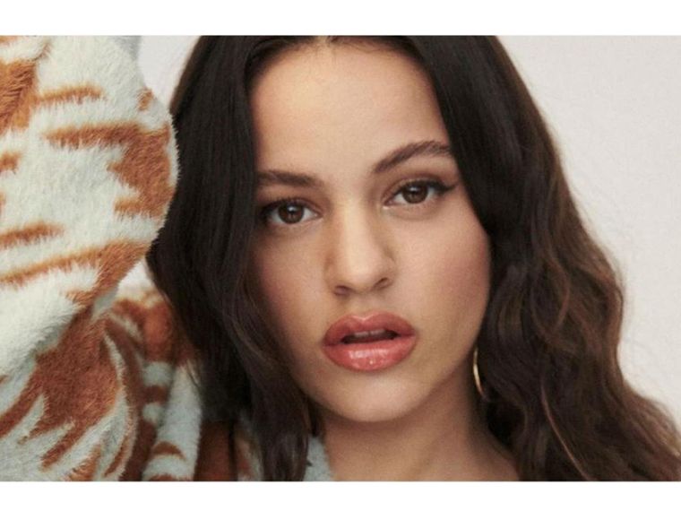 Rosalía sorprendió en la Semana de la Moda.