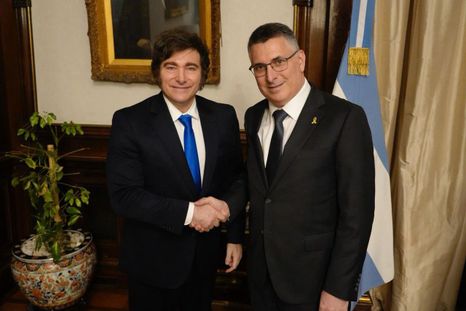 El canciller israelí en Argentina Gideon Sa’ar junto con Javier Milei. El canciller israelí en Argentina Gideon Sa’ar junto con Javier Milei.