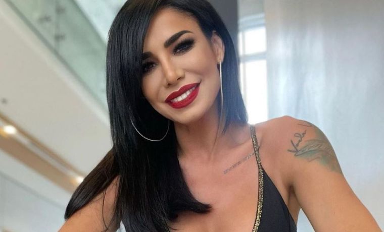 Lis Vega hizo explotar las redes con un traje de baño estampado con animal print.
