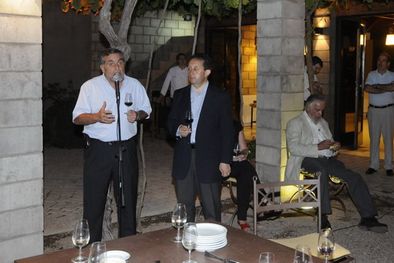 MDZol | José Zuccardi -presidente de la UVA- junto al gobernador Celso Jaque, durante los discursos. Foto: Gentileza Marcelo Fernández