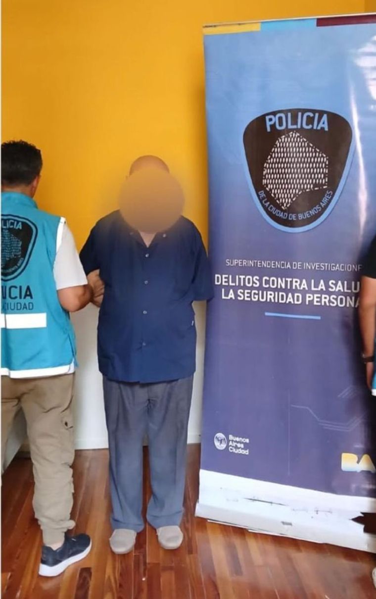 El falso médico había recibido una condena de un año de prisión domiciliaria. Foto: X.