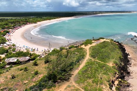 El pueblo de Brasil con playas claras y duna petrificadas. El pueblo de Brasil con playas claras y duna petrificadas.