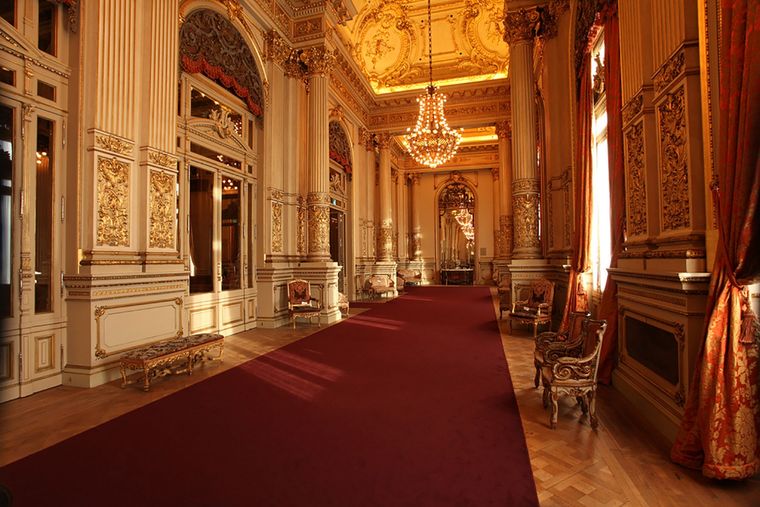 El Salón Dorado (Libertad 621) del Teatro Colón será uno de los espacios donde se llevarán a cabo los debates y exposiciones de arte Foto: Gentileza Teatro Colón