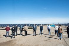 Suarez, Abed y Vaquié, entre otros, en la foto de la discordia. Foto: Gobierno de Mendoza