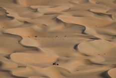 El Audi de Mattias Ekström y la inmensidad del Empty Quarter. Foto: @dakar El Audi de Mattias Ekström y la inmensidad del Empty Quarter. Foto: @dakar