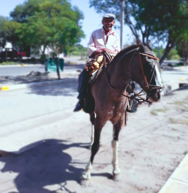 Jinete Se cree que Don Tránsito hizo unos 35 kilómetros a caballo. Luego algo le pasó.