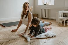 Ejercicios Actividades de yoga para hacer con tus hijos Foto: Pexels