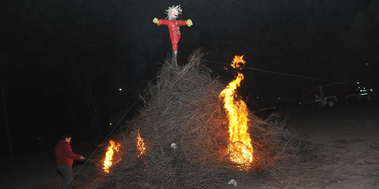 La fogata encendida Foto: PabloMatar/Mediamza.com
