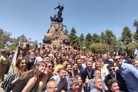 Luis Petri inauguró un destacamento del Regimiento de Granaderos. No hubo funcionarios provinciales. Luis Petri inauguró un destacamento del Regimiento de Granaderos. No hubo funcionarios provinciales.