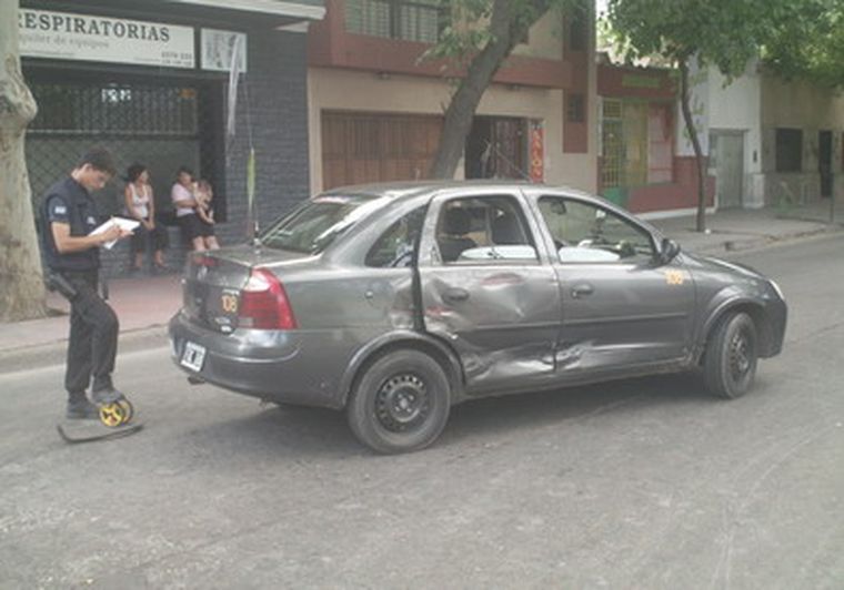 Así quedó el remís. Foto: MDZ