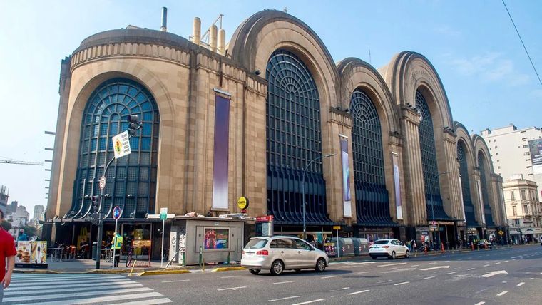 Dos personas sufrieron quemaduras como consecuencia de un incendio que se desarrolló en el cine del Abasto.