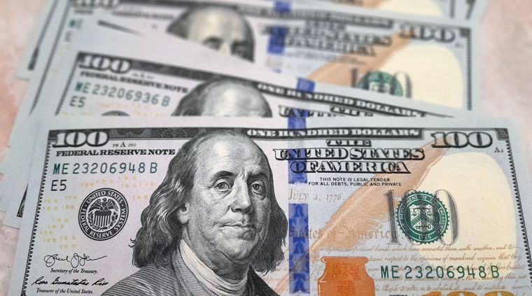 El dólar blue cambió de tendencia. Foto: ALF PONCE MERCADO / MDZ