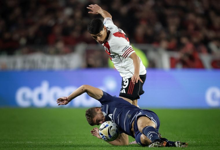 River y Gimnasia se enfrentan en el Monumental por los cuartos de final.